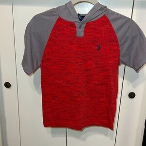 Polo Grey & Red Hooded Tee • Boys Sz Small (8)